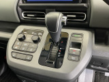 発進時から滑らかに加速する無段階変速のCVTはストップ&ゴーの多い街の中も快適です