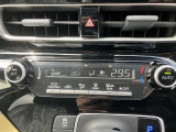 オートエアコンなので、お好みの温度に設定するだけで車内を快適空間にしてくれます。