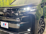 【LEDヘッドライト】悪天候や夜間走行時も良好な視界を確保し安心して運転できる高輝度LEDヘッドライトを装備!点灯速度が早く、消費電力も抑えられています。