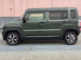 純正アルミで全体的にデザインがまとまっています。車も人も、オシャレはまずは足元からですね。