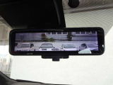 スマートルームミラー★車両後方のカメラ映像をミラー面に移して、いつでもクリアな後方視界を確保します♪