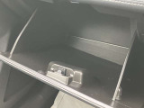 車検証なども収納できる大型のグローブボックスは、使い勝手もよく役立ちます!