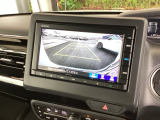 バックも安心のバックカメラ付いています。バックカメラがあると、いつでも安全にバックできますね。死角も減ります。