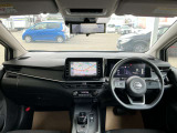ますますドライブが楽しくなる、明るく開放的な運転席まわりです!