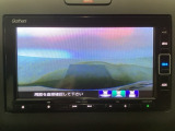 【バックカメラ】運転が苦手な方も車庫入れラクラクです!ギアをリバースに入れれば自動的に切り換わりますので、面倒な操作は不要です♪狭い駐車場もお車を傷つけず安心ですね!