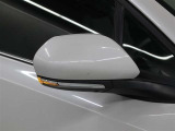 サイドターンランプ付きドアミラー。車両のドレスアップと右左折時の被視認性を兼ね備えたお洒落なミラーです。