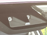 【スマートアシスト】走行中に前方の車両等を認識し、衝突しそうな時は警報とブレーキで衝突回避と被害軽減をアシスト。より安全にドライブをお楽しみいただけます。