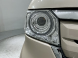 LEDヘッドライトは、点灯の瞬間から最大光量を発揮し、突然暗くなるトンネルなどでの安定感を高めます。
