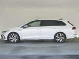 当店は、隣接地に新車ショールームを構え、徒歩数分の場所にはVW車のサービス拠点としては、全国最大規模の港北カスタマーサービスセンターを構え、お客様の様々なニーズにお応えできる体制でお待ちしております。