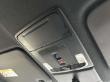 Honda CONNECTによりスマホでの施錠・解錠やエアコン操作ができます!さらに天井には緊急通報ボタンが装備されています。