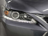 消費電力の少ないLEDヘッドランプを採用。豊かな光質と、自然光に近い光質で、夜間のドライブの安全をサポートします。
