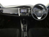 運転席・助手席を入れたインストルメントパネル全体画像です。