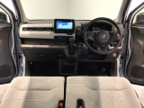 【前方視界】開放的な前方視界!運転がしやすく疲れにくいです♪窓が大きく、見通しがとっても良いおクルマですよ♪