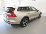 V60クロスカントリーは先代XC70に引けを取らないラゲッジスペースとサイズ面での使い勝手の良さを継承。