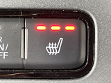 【シートヒーター】寒い日に重宝するシートヒーター!エアコンより早く温まってくれるので寒がりの人も安心ですね♪エアコンの温風は乾燥するから苦手、という方にもをおすすめです。