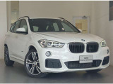 【BMWの伝統-1】BMWの特徴的な&ldquo;キドニーグリル&rdquo;は、80年以上続く伝統の形でございます。変わらないこだわりのデザインが、プレミアムブランド&ldquo;BMW&rdquo;を創り出します。