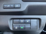 運転席のハンドル右奥側にまとめられたスイッチ群。一目で分かりやすく操作しやすいです。