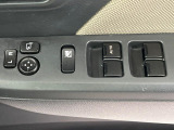 【電動格納ミラー】サイドミラーは電動格納式となっており、狭い駐車場でもキズがつくリスクを抑えられます。