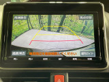 【バックカメラ】駐車時に後方がリアルタイム映像で確認できます。大型商業施設や立体駐車場での駐車時や、夜間のバック時に大活躍!運転スキルに関わらず、今や必須となった装備のひとつです!