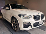 【BMWの伝統-1】BMWの特徴的な&ldquo;キドニーグリル&rdquo;は、80年以上続く伝統の形でございます。変わらないこだわりのデザインが、プレミアムブランド&ldquo;BMW&rdquo;を創り出します。