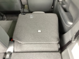 リアシートは簡単に倒すことができるので、ラゲッジルームも広がります。