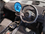 ミニ独特のゴーカートフィーリングと呼ばれる軽快なハンドリングはAT車、MT車のどちらでも楽しめます。