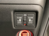 リアドアは乗り降りに便利な両側電動スライドドアです。また運転席に座っていながらスイッチ操作で自在にスライドドアを開け閉めできます。