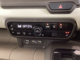 運転席にはシートヒーターが付いています!寒い日に便利な装備ですね。