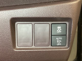 VSA装備車です。VSAはドライバーの操作と車の動きを見守っています。もし車の挙動が乱れたとき、4輪別々にブレーキをかけたり、エンジンパワーをしぼることによって車を安定させます。