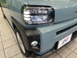 【LEDヘッドライト】悪天候や夜間走行時も良好な視界を確保し安心して運転できる高輝度LEDヘッドライトを装備!点灯速度が早く、消費電力も抑えられています。