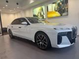 【BMWの伝統-2】時代を超える美しさ。磨き抜かれたエアロダイナミクスが瞳を奪う。一目で伝わるスポーティーなプロポーションは、BMWの走行性能を生み出すのに欠かせない要因の一つです。