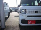 暗闇でも前方をくっきりと照らしてくれるライトです。夜の運転でも安心ですね。