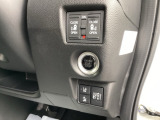 【両側パワースライドドア】です。リモコンや運転席のスイッチ操作で楽々自動開閉。