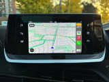 AppleCarPlay/AndroidAutoに対応するスマートフォン接続機能「Peugeotミラースクリーン」を搭載。