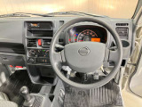 フロントガラスを大きくデザインしているので、運転席からの死角が少ない分安心して運転していただけます★