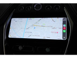 Apple CarPlayに対応。直感的な操作でスマートフォンの機能を車内にシームレスに統合し、快適かつ上質なドライブを実現します。