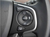 ◆アダプティブクルーズコントロール◆予め設定した車速内でクルマが自動的に加減速。前走車との適切な車間距離を維持しながら追従走行します。【LKAS】車線維持支援システムでステアリング操作を支援。