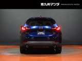 【ボディカラー:ディープクリスタルブルーマイカ】深みのある濃紺の色で、落ち着いた雰囲気や若々しさを感じさせるカラーです。主張が強い色ながら、濃すぎず明るすぎず、ほどよい重厚感を印象付けます。