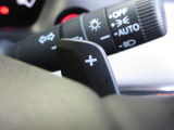 マニュアル車のような感覚でアクセルオフ時の減速度を選択できる、減速セレクター付きです!