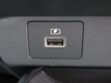 便利な充電用USBジャックも付いています☆周辺機器の充電にご利用頂けます☆