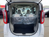 トランク(荷室)です!セカンドシートを折りたたむと長い荷物も収納できます。
