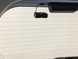 後方にもドライブレコーダーのカメラが付いています。前後両方でお車の周りを監視・記録いたします。