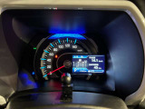 見やすいメーター周り!!カラーディスプレイには運転をサポートするさまざまな情報が表示されます(^^♪
