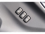 運転席のポジションを2つ、記憶させることができます。ボタンを押すと設定したポジションに電動で移動します。