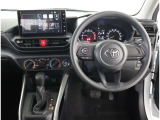 高いホールド性で運転姿勢が安定します。長距離ドライブでも疲れにくいのが魅力です。快適なドライビングライフをお送りください♪