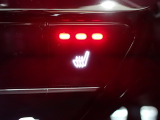 運転席と助手席には、【シートヒーター】が装備されています。温度調整も切り替えができお好みの設定で快適なドライブを楽しめます。腰から下が暖まると、暖房よりも体があったまりますよ。