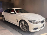 【BMWの伝統-1】BMWの特徴的な&ldquo;キドニーグリル&rdquo;は、80年以上続く伝統の形でございます。変わらないこだわりのデザインが、プレミアムブランド&ldquo;BMW&rdquo;を創り出します。