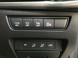 【2Wayドライビングポジションメモリー機能】お二人のシートパターンを記憶することができますので、運転時はボタン一つでシート調節できますね。