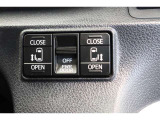 スライドドアの開閉は、ドアハンドルはもちろん運転席からのスイッチ操作でも可能です。お子様の送迎時の乗り降りも一段と楽になります。