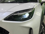 【LEDヘッドライト】悪天候や夜間走行時も良好な視界を確保し安心して運転できる高輝度LEDヘッドライトを装備!点灯速度が早く、消費電力も抑えられています。